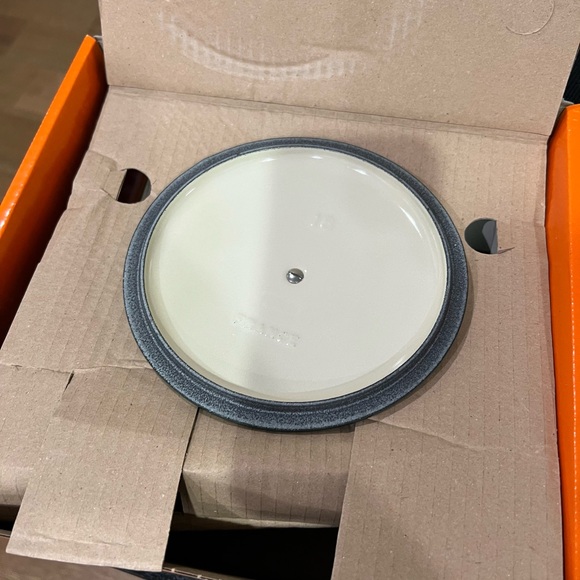 Le Creuset Green Cast Iron Dutch Oven New in box Artichaut green - Picture 3 of 6